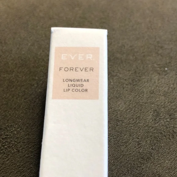 Ever Forever Longwear Liquid Lip Color (Color = Glam) - Picture 5 of 10